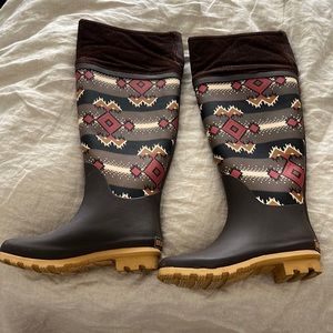 MUKLUKS RAIN BOOTS